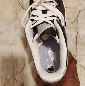 Nike Air Force 1 07 LV8 4